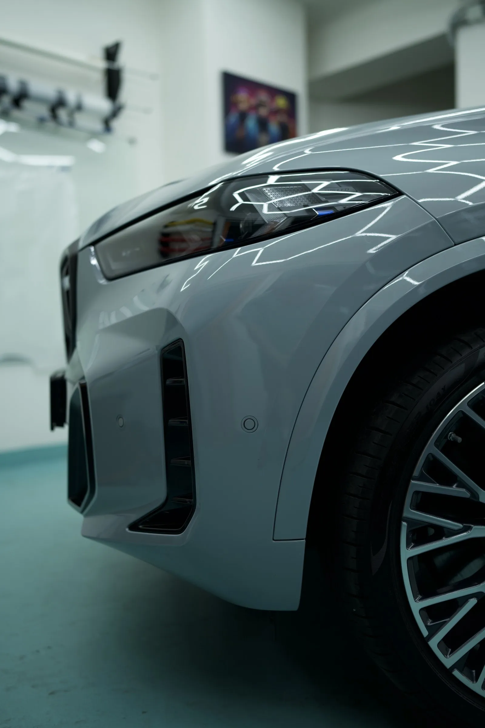 Světlomet a blatník BMW X5 pod ochrannou fólií